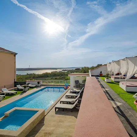Melandura-4 By Interhome * Dinjiška
