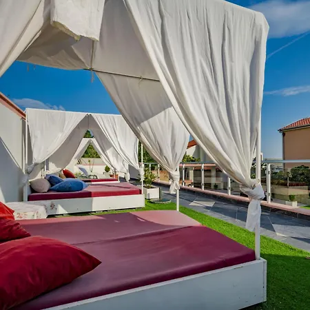 Melandura-4 By Interhome